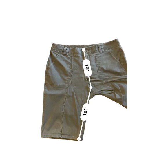 Dockers Women's Size 12 Olive Green Cargo Shorts Mid Rise favorite Utility Y2K - Picture 2 of 6